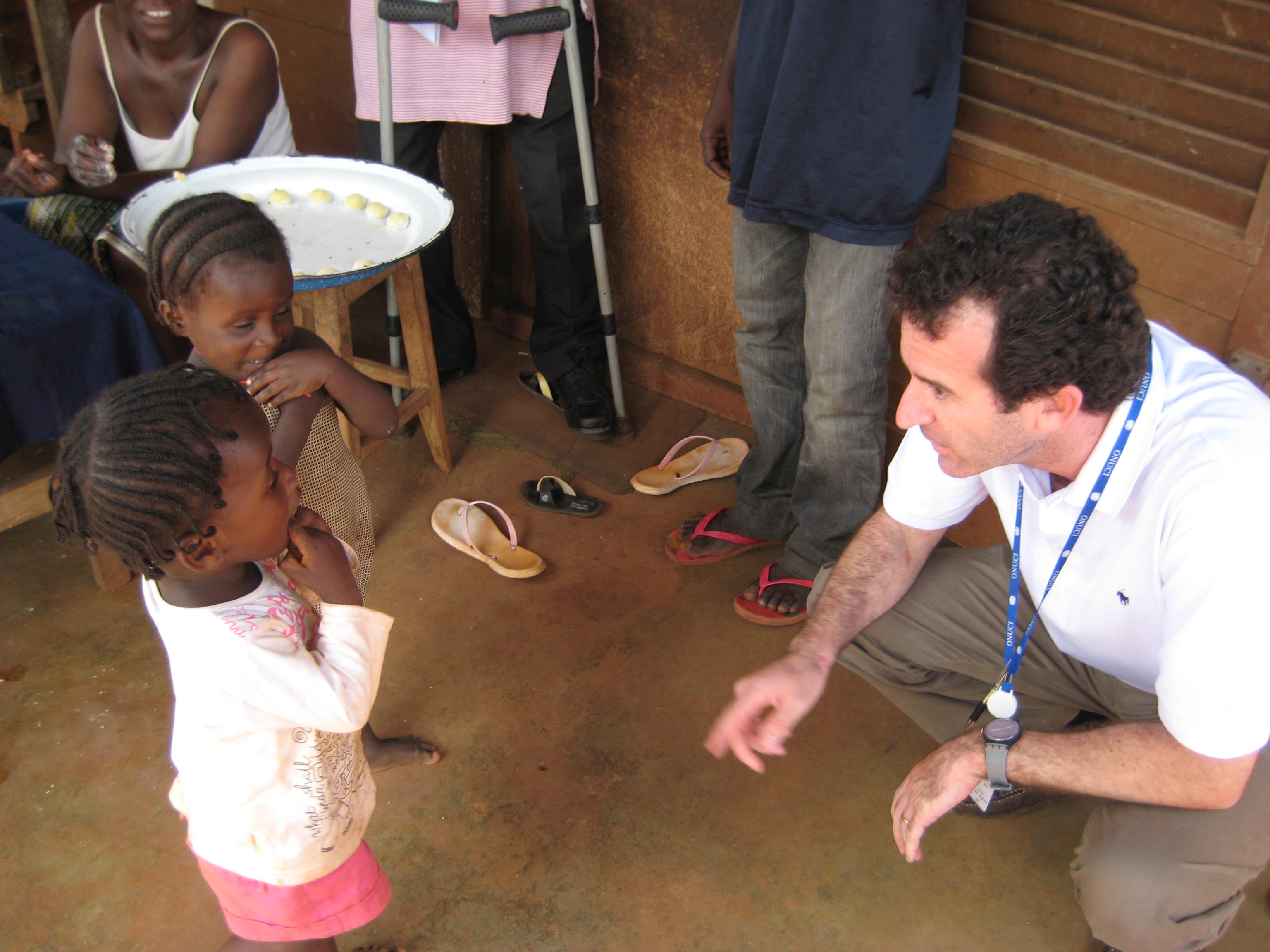 Paul Spiegel meets children displaced by conflict in Ivory Coast in 2011